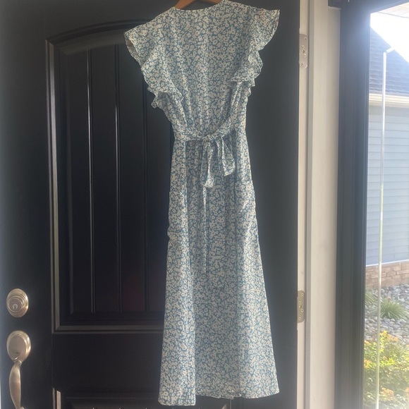 Flutter sleeve front button midi dress - Picture 2 of 5